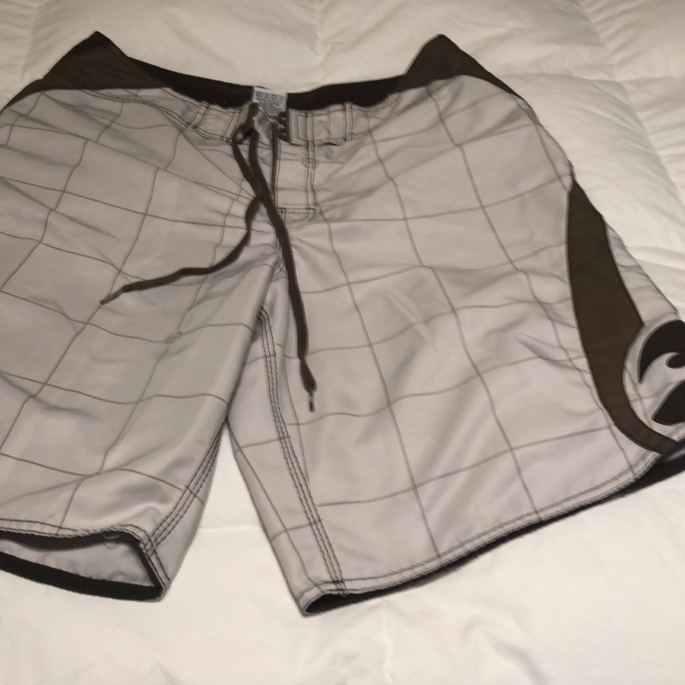 Men’s Billabong bathing suit